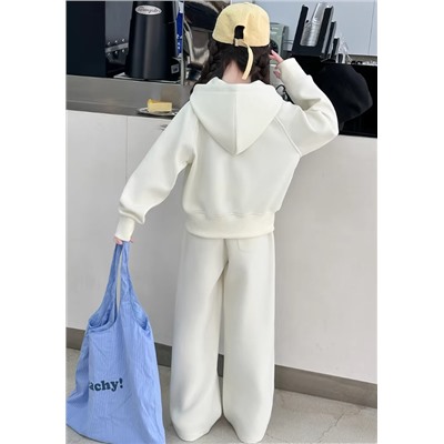 Костюм для девочек. Тренд 2026