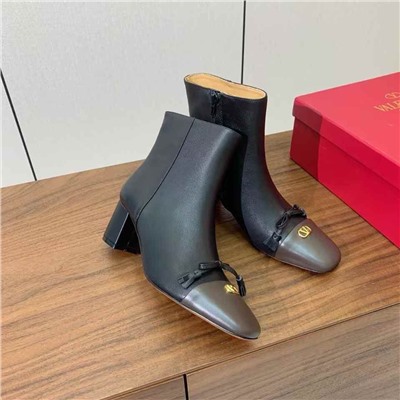 Женские ботинки челси на толстом каблуке с маленькими V-образными пряжками