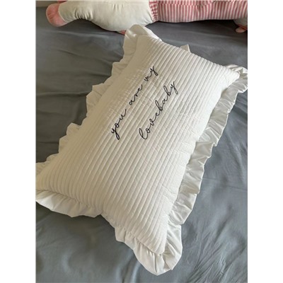 Какая нежность 🥰  Стеганая кружевная наволочка с вышивкой 💓