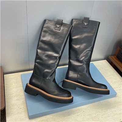 Женские широкие сапоги длиной до колена  ПРАД*А