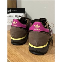 Приехали мои долгожданные, трендовые кроссовки Adida*s Sl-72, упакованы в коробку и брендовый пакет ! Такую расцветку мало где найдешь за такую цену😍