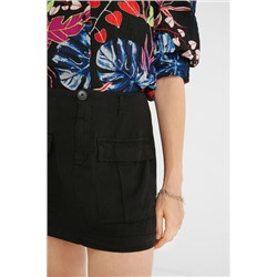 Falda corta slim bolsillos