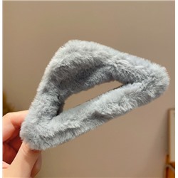 Пушистый крабик для волос