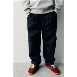 JEANS WITH DARTS AND POCKETS