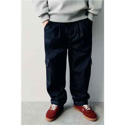 JEANS WITH DARTS AND POCKETS