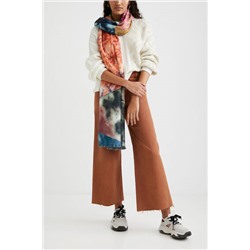 Foulard largo bajo deshilachado