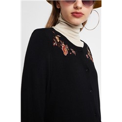 Jersey trampantojo bajo blusa