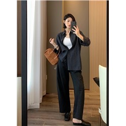 Свободные брюки с широкими штанинами с косой строчкой впереди