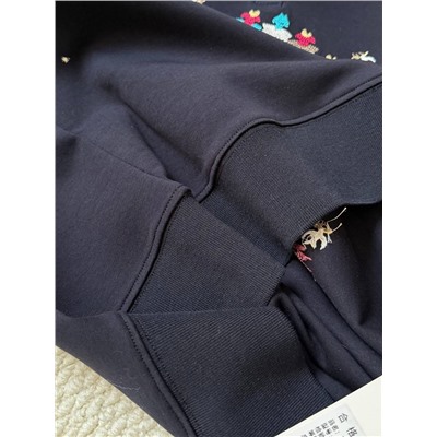 Женская толстовка с воротником поло и вышитым принтом