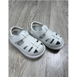 Сандали Натуральная кожа – ножка дышит и не потеет   Мягкая подошва – комфорт при каждом шаге   Удобная застёжка – легко надевать и снимать   Классический дизайн – подойдёт к любой одежде    Отличный выбор для прогулок, садика и путешествий!