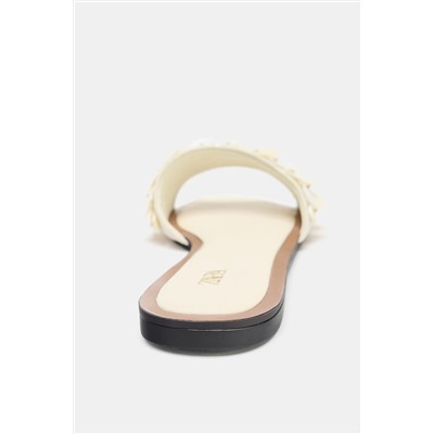 FLAT SANDALS WITH PEARLESCENT PIECES