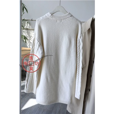 Вязаный свитер средней длины Н*М