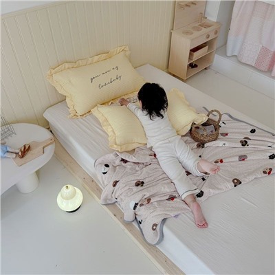 Какая нежность 🥰  Стеганая кружевная наволочка с вышивкой 💓