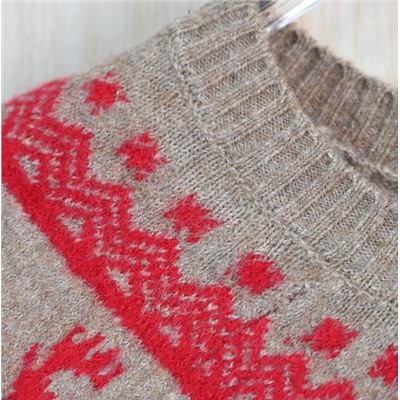 Жаккардовый свитер с цветными блоками и изображением оленей на рождественскую тематику