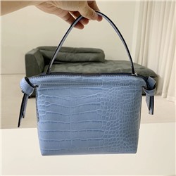 Небольшая женская сумка в двух цветах  Идет с длинным ремешком Искуственная кожа