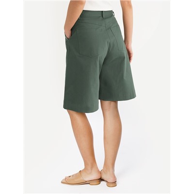 Шорты-бермуды с защипами