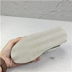 Женские спортивные кроссовки