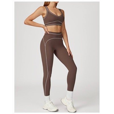 Легкий женский спортивный костюм