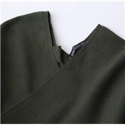 Элегантное и просторное трикотажное платье с рукавами «летучая мышь»