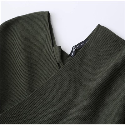 Элегантное и просторное трикотажное платье с рукавами «летучая мышь»