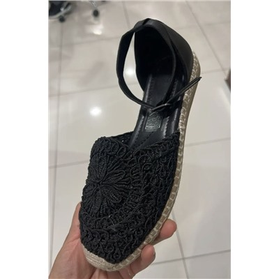 Босоножки черные