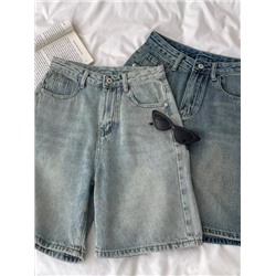 Модные потертые джинсы в стиле ретро