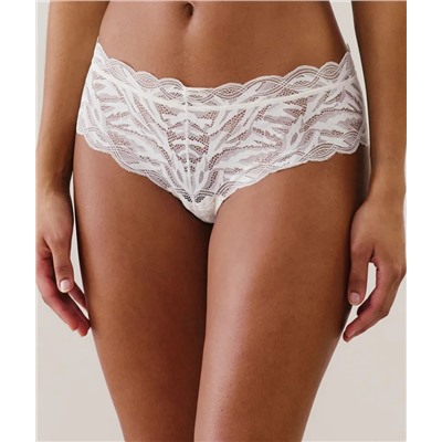 Braguita brasileña de encaje blanco