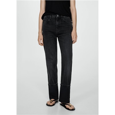 Jeans rectos bajo vuelto