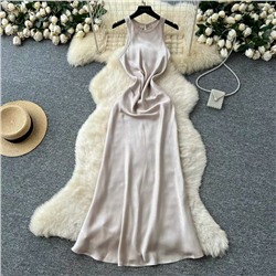 Элегантное платье из жатого атласа