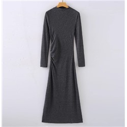 Изысканное базовое платье с высоким воротом