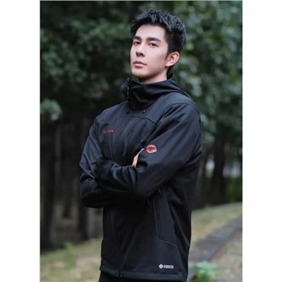 Мужская спортивная куртка с капюшоном MAMMU*T