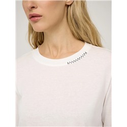 Белый джемпер с асимметричным низом