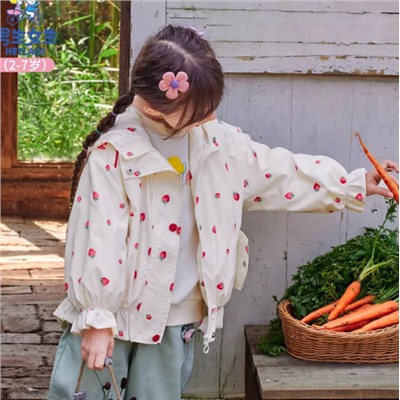 Трендовая ветровка для девочек