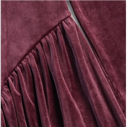 Бархатное платье с круглым вырезом и длинными рукавами