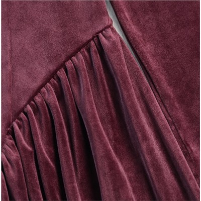 Бархатное платье с круглым вырезом и длинными рукавами