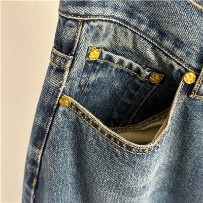 Женские стильные джинсы украшенные золотыми пуговицами особой формы  Schiaparell*i