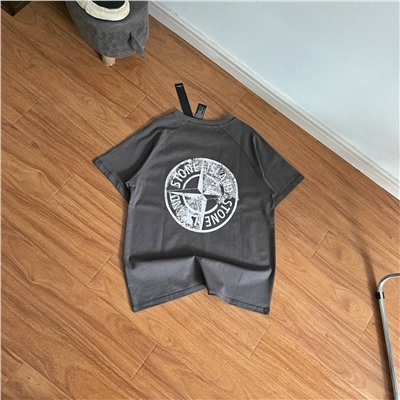 Футболка с принтом на спине