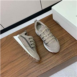 Брунелл* Кучинелл*】повседневные кроссовки. Верх выполнен из импортной воловьей и воловьей кожи. Аксессуары-цепочки из бисера ручной работы! Внутренняя набивка из саржевого хлопка высокой плотности и оригинальная формованная подошва!