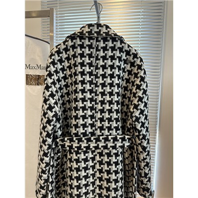 первоклассная ткань M home 101801 classic 2023 года очень красивая. 90% шерсти + 10% кашемира обладает уникальными преимуществами с точки зрения тепла и стиля. Оригинальная цена 2000+. -обхват груди 102 Длина одежды 108