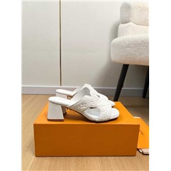 Новейшая серия 2026  Женские шлепки с тиснением на толстом каблуке  ЛУ*И ВЬЕТО*Н