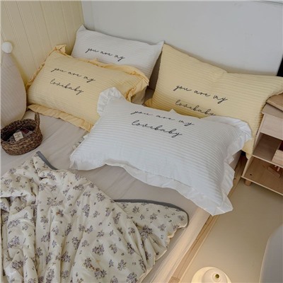 Какая нежность 🥰  Стеганая кружевная наволочка с вышивкой 💓