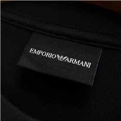 Свитшот Emporio Armani в двух вариациях: с вышивкой и со шнурком по низу  Материал: с вышивкой - 70% Лиоцелл, 30% хлопок; со шнурком -  77% хлопок, 19% полиэстер, 4% спандекс.