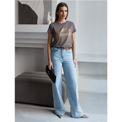 Нарядная футболка с блестящим принтом фольгой