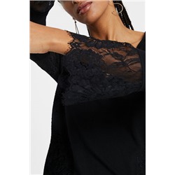 Camiseta básica con encaje