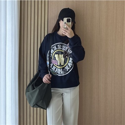 Женская толстовка / свитшот с очень интересными нашивками в ретро стиле Макс Мар*а