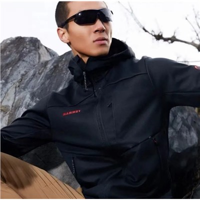 Мужская спортивная куртка с капюшоном MAMMU*T