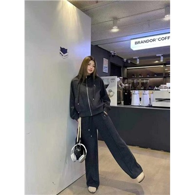 Женский костюм  LOEW*E