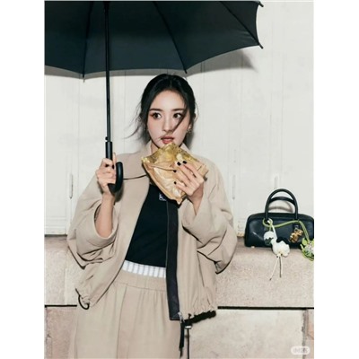 Женская элегантная изысканная куртка  с застежкой-молнией