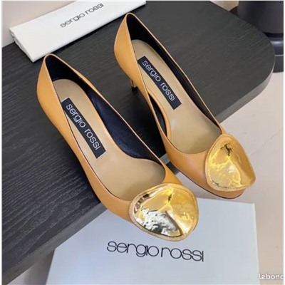 Стильные туфли на высоком каблуке