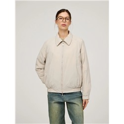 Бежевая куртка-бомбер